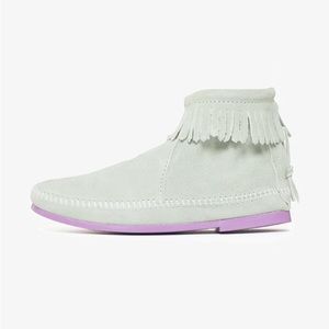 Minnetonka Mint Back Zip Bootie